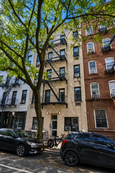 More Photos Of 538 W 47th St, New York Apartments For Sale