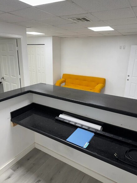 More Photos Of 664-672 NW 118th St, Miami Warehouse For Lease