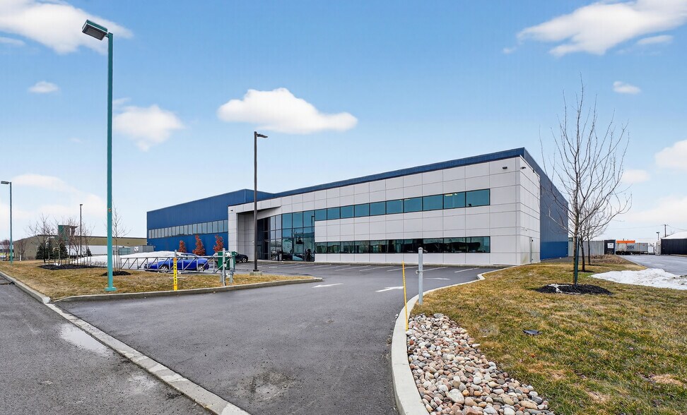 More Photos Of 165 Rue Bélanger, Châteauguay Distribution For Sale
