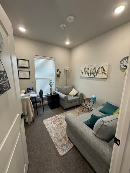 More Photos Of 105 Canyon Lake Cir, Lumberton Office For Sale