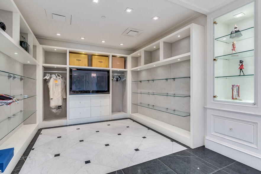 More Photos Of 6081 No. 3 Rd, Richmond Office For Sale