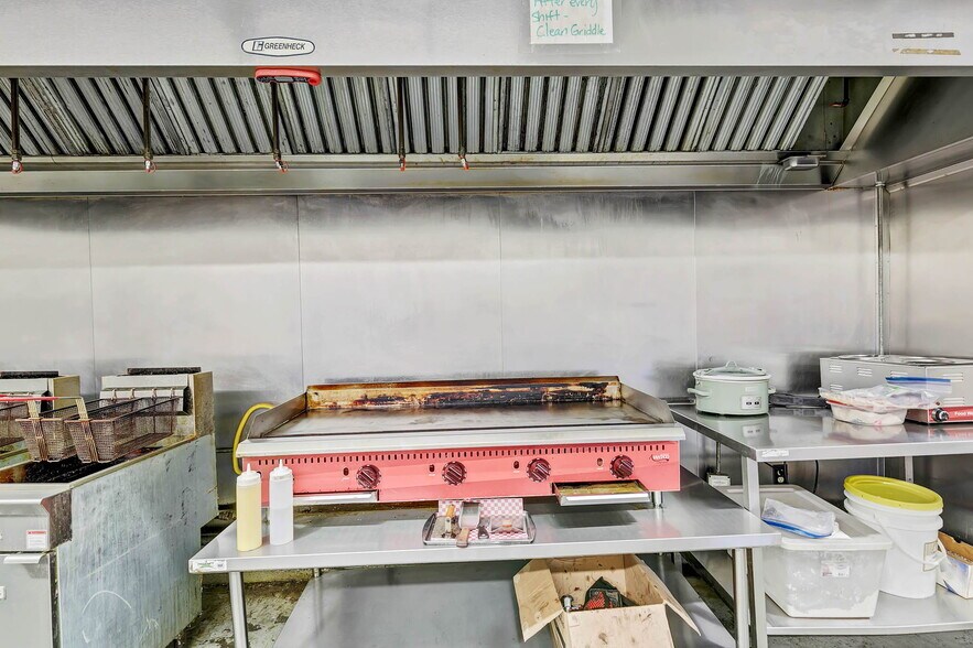 More Photos Of 2579 Douglas Ave, Brewton Restaurant For Sale