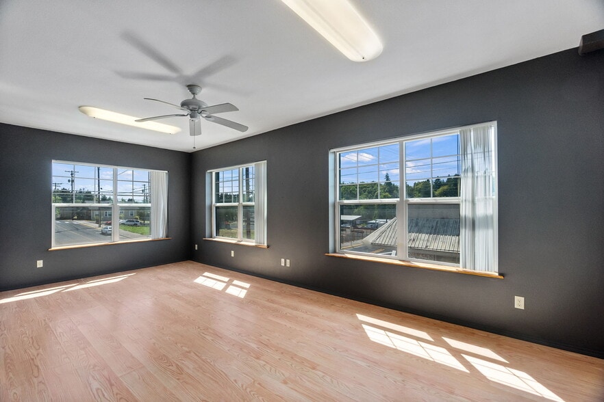 More Photos Of 202 NE 1st, Winlock Storefront Retail Office For Sale