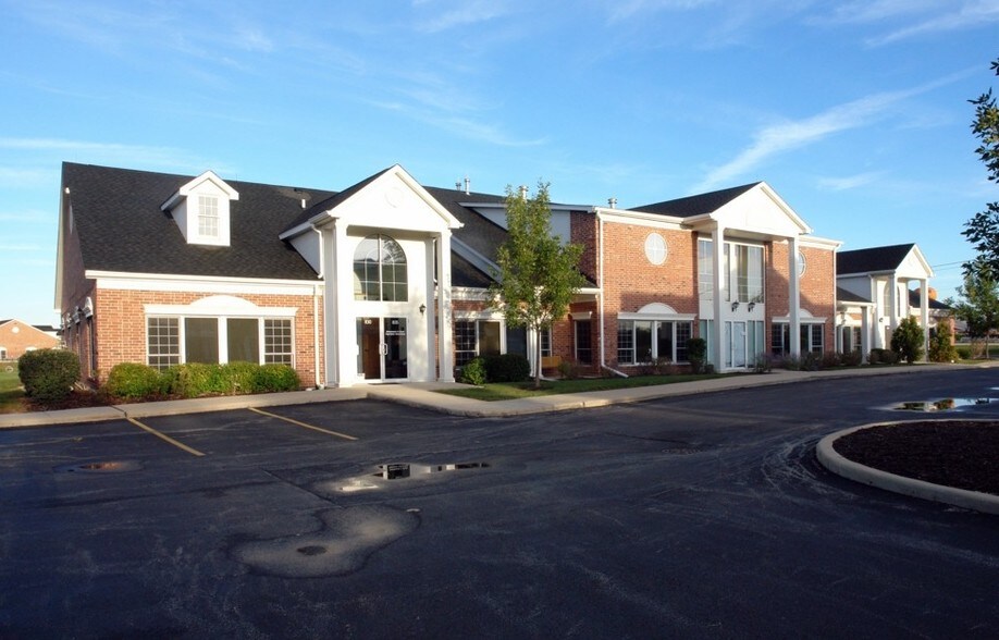 33 W Higgins Rd, South Barrington, IL 60010 For Lease