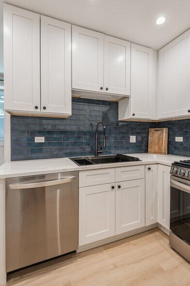 More Photos Of 1535 W Estes Ave, Chicago Multifamily For Sale