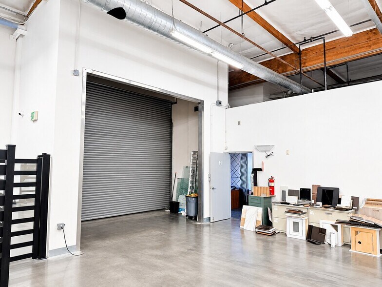 More Photos Of 9419 Mason Ave, Chatsworth Manufacturing For Lease