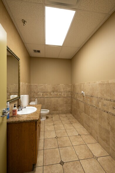 More Photos Of 10009 S Highway 6 Rd, Sugar Land Freestanding For Sale