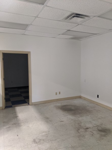 More Photos Of 650 Canion St, Austin Warehouse For Lease