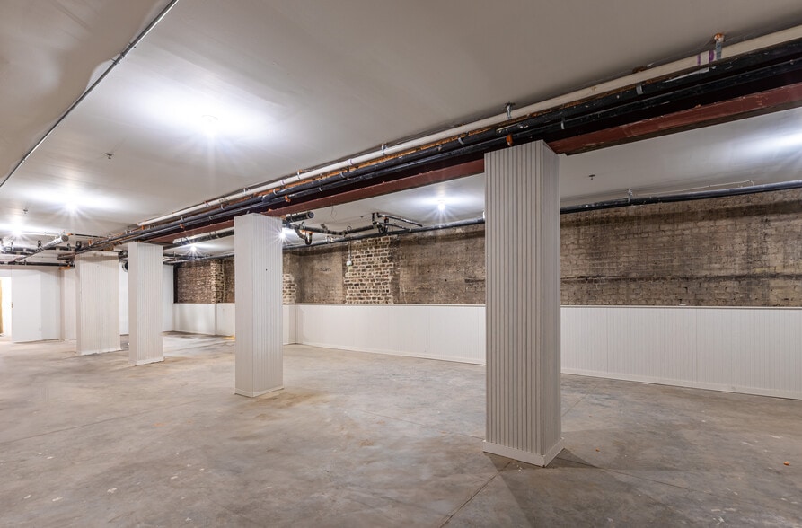 More Photos Of 23 W Broughton St, Savannah Apartments For Lease