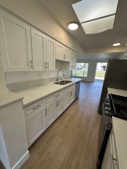 More Photos Of 2226 Voorhees Ave, Redondo Beach Apartments For Sale