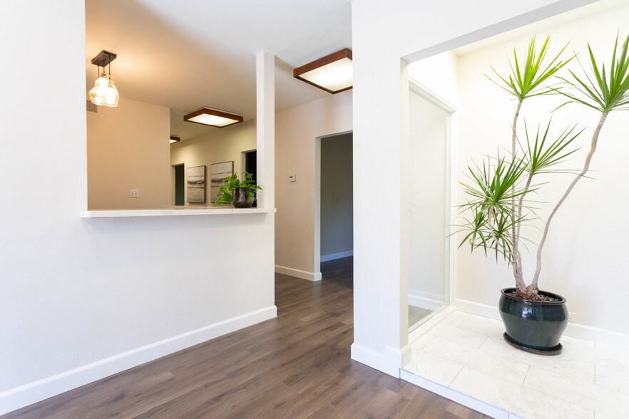 More Photos Of 1258-1262 Harvard Ave, Claremont Medical For Lease
