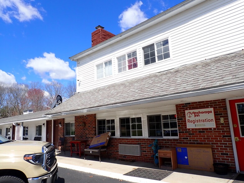 More Photos Of 13 Wadleigh Rd, Rochester Hotel For Sale