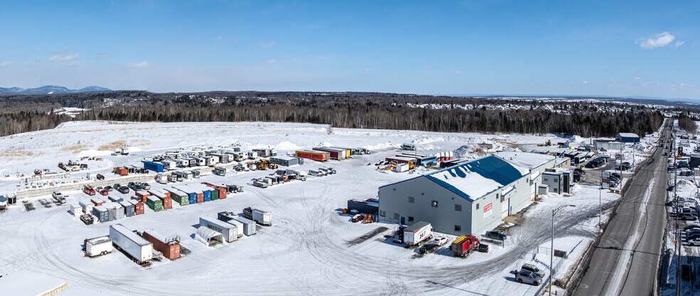 More Photos Of 2711-2715 Louis-XIV Boul, Québec Manufacturing For Lease