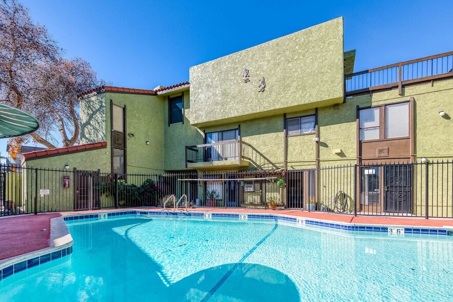 Primary Photo Of 711 E Twain Ave, Las Vegas Apartments For Sale