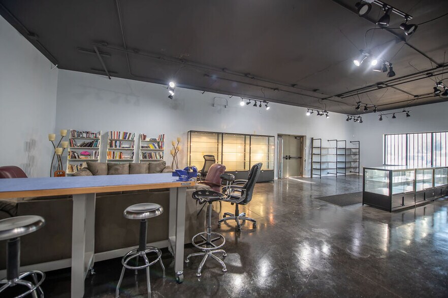 More Photos Of 1315 N Wooster Ave, Strasburg Freestanding For Lease