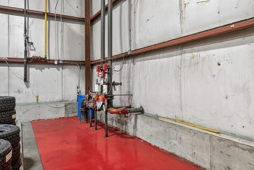 More Photos Of 1500 Dismuke Dr, Farmington Distribution For Sale