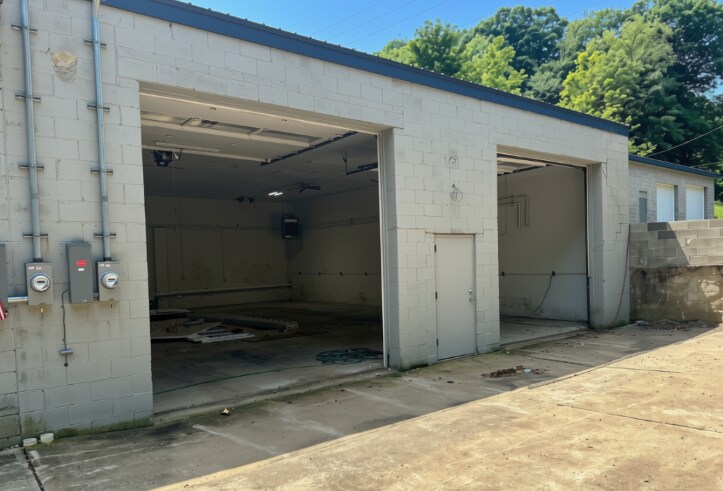 More Photos Of 5 McGovern Blvd, Crescent Flex For Lease