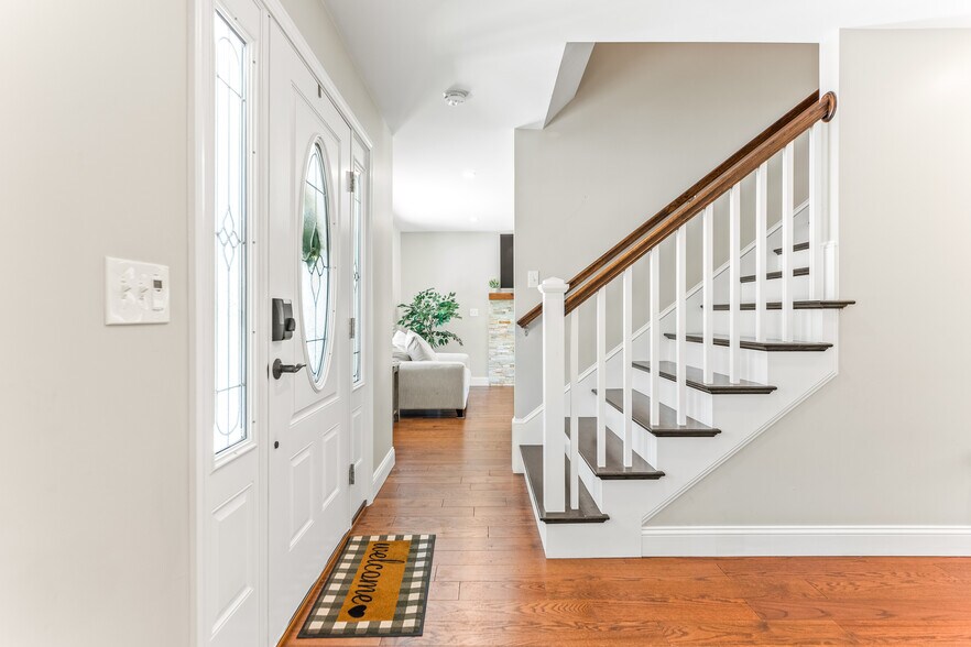 More Photos Of 83 King Rd, Chichester Apartments For Sale