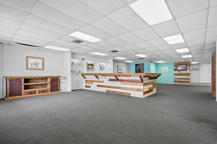 More Photos Of 203 N Spring St, Grand Saline Office For Sale