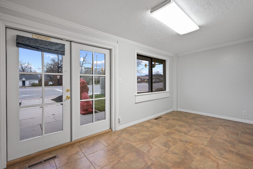 More Photos Of 9386 S Redwood Rd, West Jordan Office For Lease