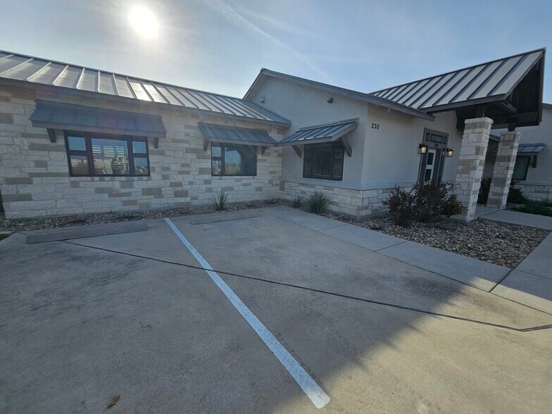 More Photos Of 230 Klattenhoff Ln, Hutto Office For Lease