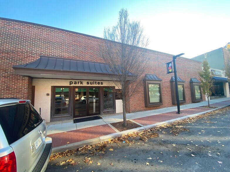 More Photos Of 115-125 E Park St, Olathe Office For Sale