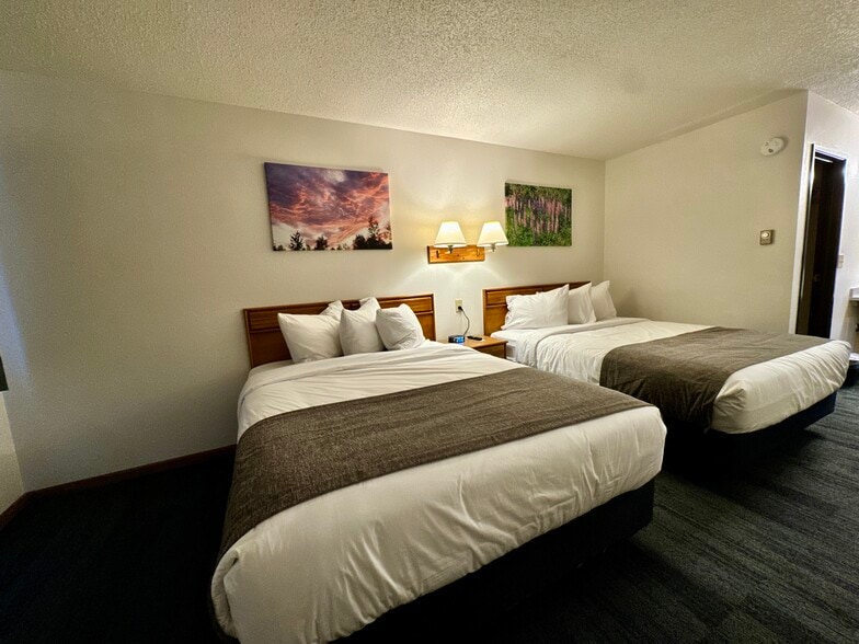 More Photos Of 406 Main Ave NE, Warroad Hotel For Sale