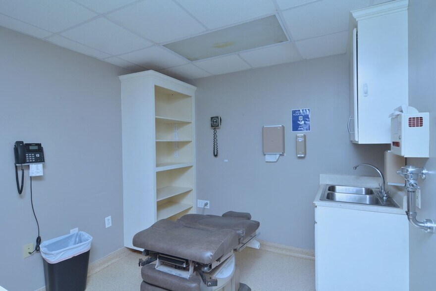 More Photos Of 803 N Jackson St, Albany Office For Lease