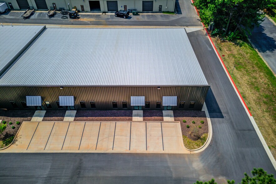 More Photos Of 5915 Steeplechase Blvd, Cumming Warehouse For Lease