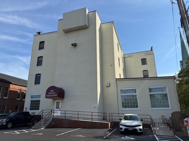 More Photos Of 904 Princess Anne St, Fredericksburg Office For Lease