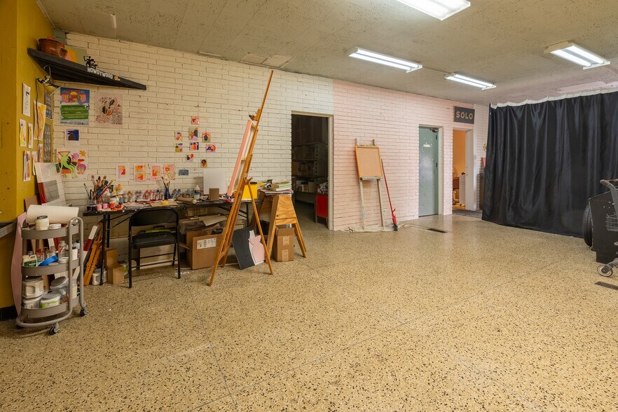 More Photos Of 828 E Main St, Carbondale General Retail For Sale