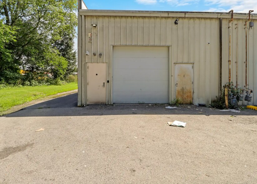 More Photos Of 2111 W Broadway, Louisville Fast Food For Lease