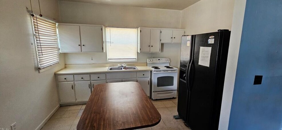 More Photos Of 301 Poplar Ave, Newport News Specialty For Sale