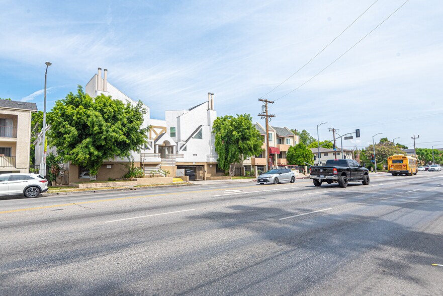 More Photos Of 13915 Sherman Way, Van Nuys Apartments For Sale