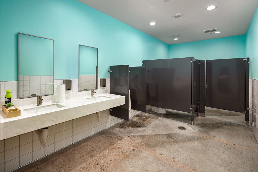 More Photos Of 1314 Chattahoochee Ave NW, Atlanta Warehouse For Lease