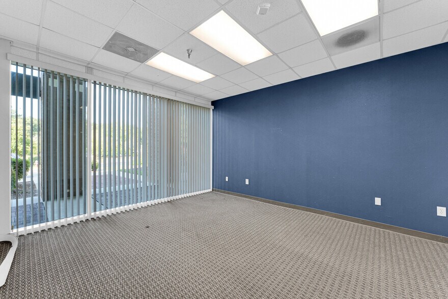 More Photos Of 2200 Gateway Centre Blvd, Morrisville Research And Development For Lease