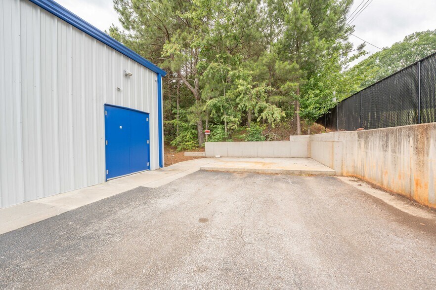 More Photos Of 155 S Grant St, Alto Freestanding For Sale