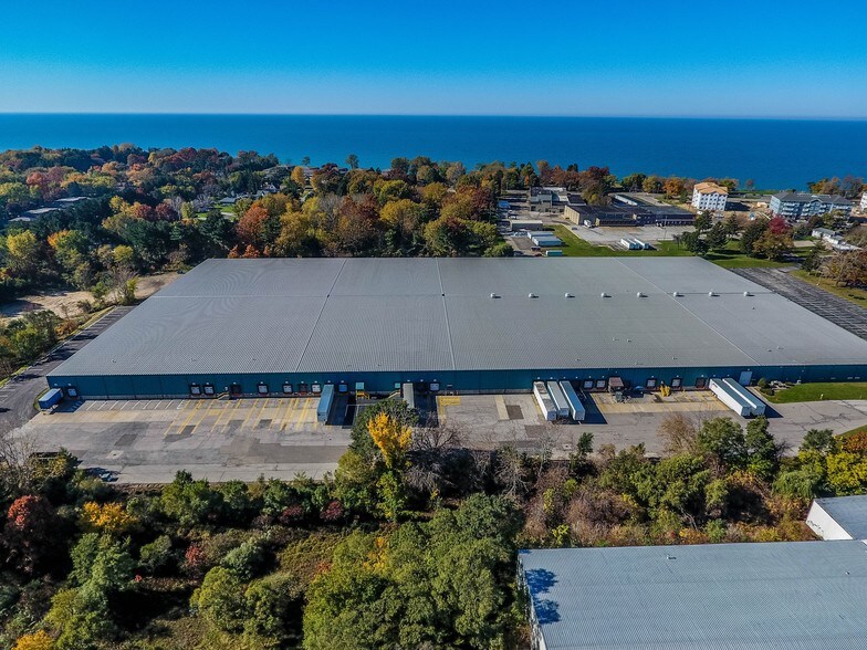 More Photos Of 2024 Hawthorne Ave, Saint Joseph Distribution For Lease