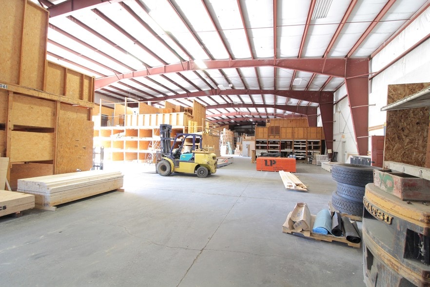 More Photos Of 5912 N Burdick St, East Syracuse Warehouse For Lease