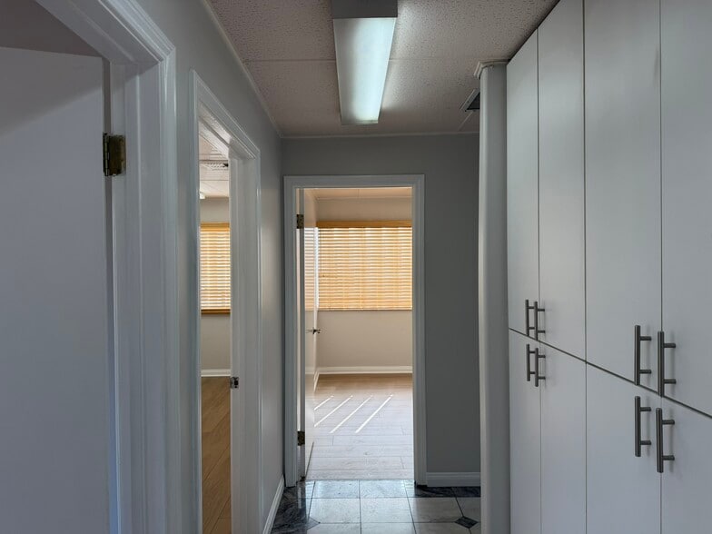 More Photos Of 1145-1147 S Robertson Blvd, Los Angeles Office For Lease