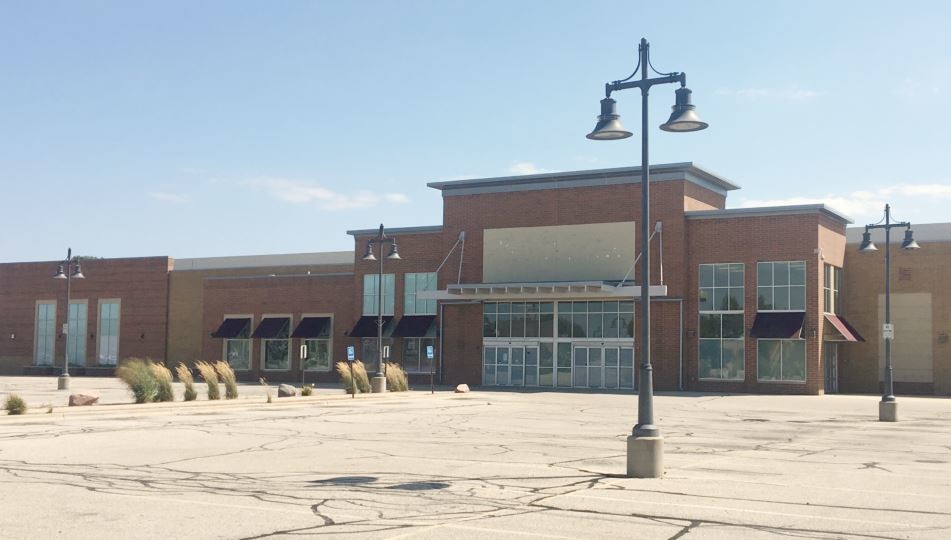 Primary Photo Of 1901 63rd St, Kenosha Supermarket For Lease