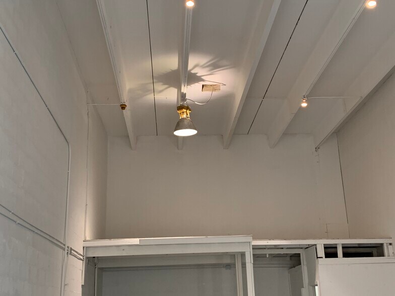 More Photos Of 2450 W 82nd St, Hialeah Coworking Space