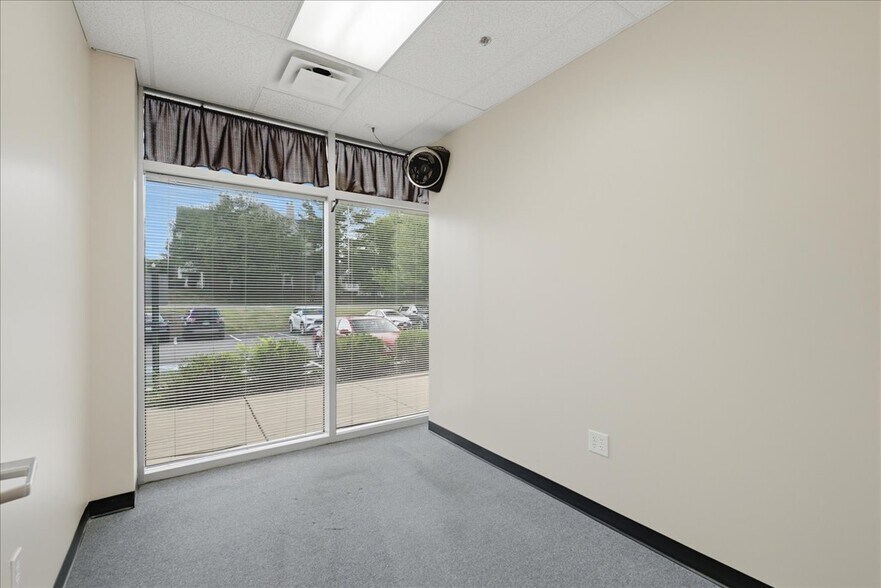 More Photos Of 13880 Braddock Rd, Centreville Medical For Lease