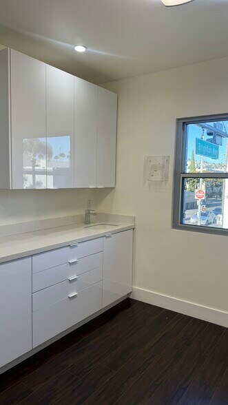 More Photos Of 375 N Canon Dr, Beverly Hills Healthcare For Lease