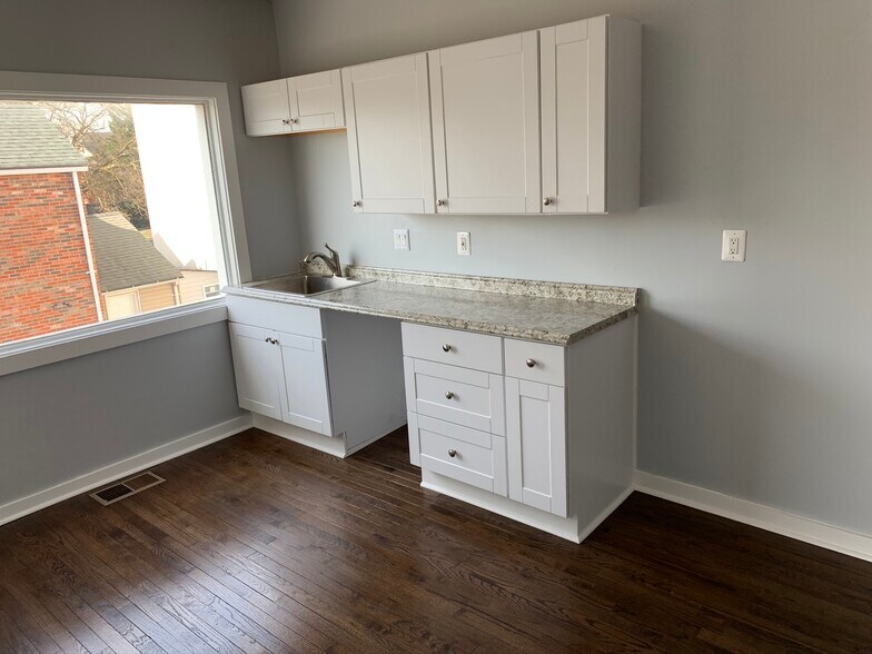 More Photos Of 200 Main St, Laurel Medical For Lease