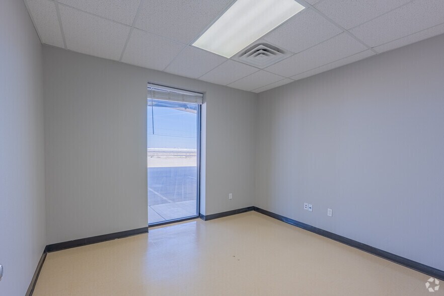 More Photos Of 8511 W Interstate 20, Midland Warehouse For Lease