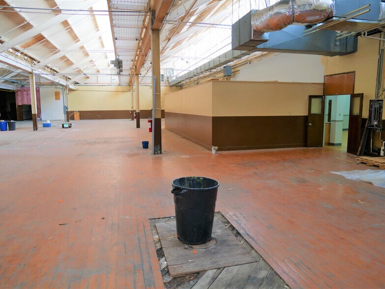 More Photos Of 105 Maple St, Rossville Light Distribution For Sale