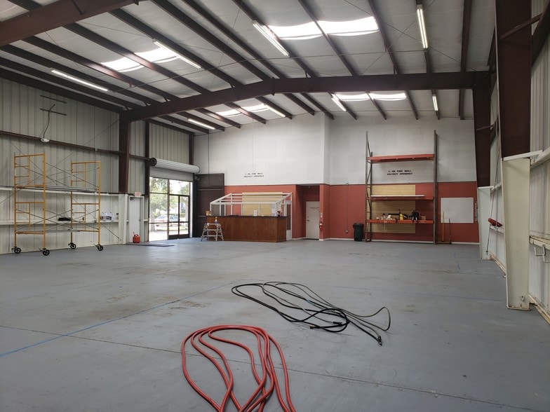More Photos Of 3390 N Courtenay Pky, Merritt Island Warehouse For Lease