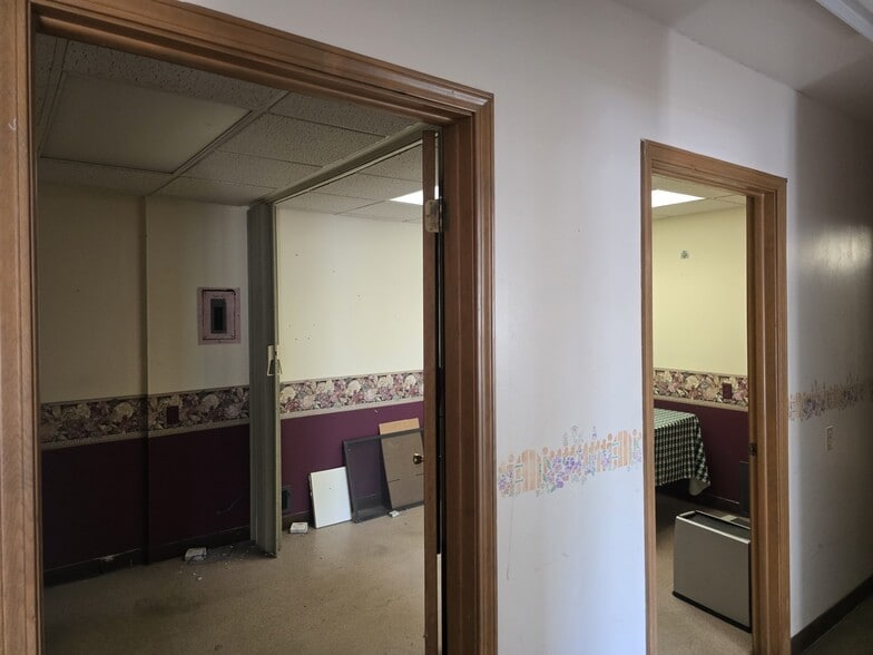 More Photos Of 2103 MacKenna Ave, Niagara Falls Warehouse For Sale