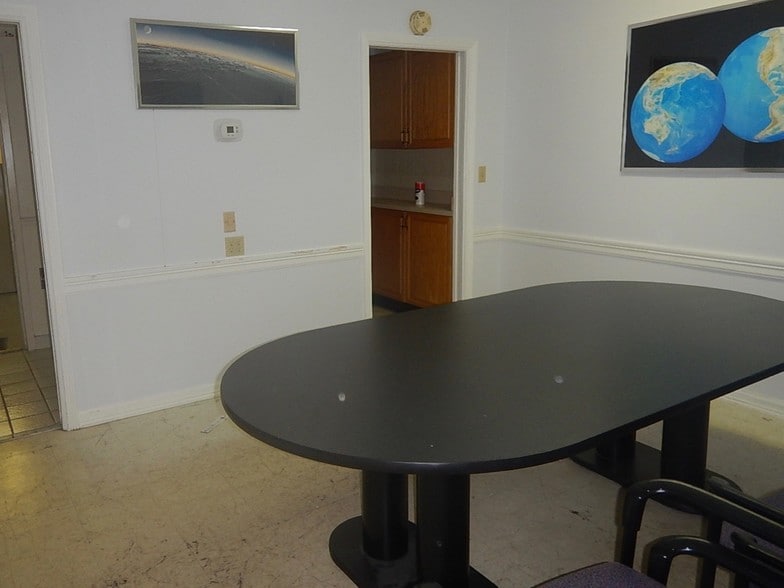 More Photos Of 4199 N Dixie Hwy, Boca Raton Warehouse For Lease